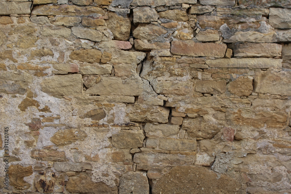 Unregelmäßige Natursteinmauer Unregelmäßige Natursteinmauer