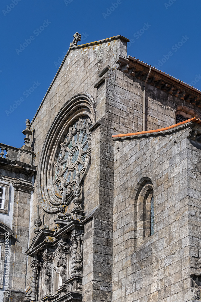 Obraz premium Architectural fragments of Porto Church of Saint Francis (Igreja de Sao Francisco, 1410) - a fine example of Gothic architecture in the city. Porto, Portugal.