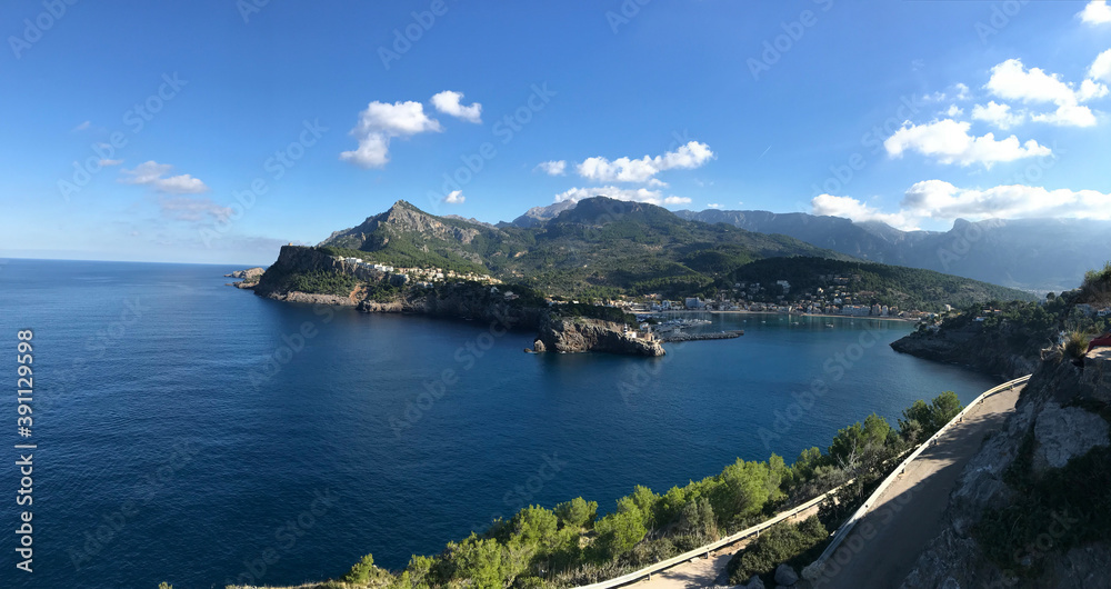 Fototapeta premium view of the lake