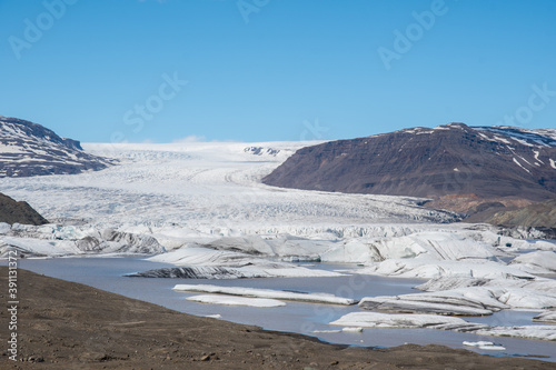 Hoffellsjokull glacier and Lagoon in south Iceland © Gestur