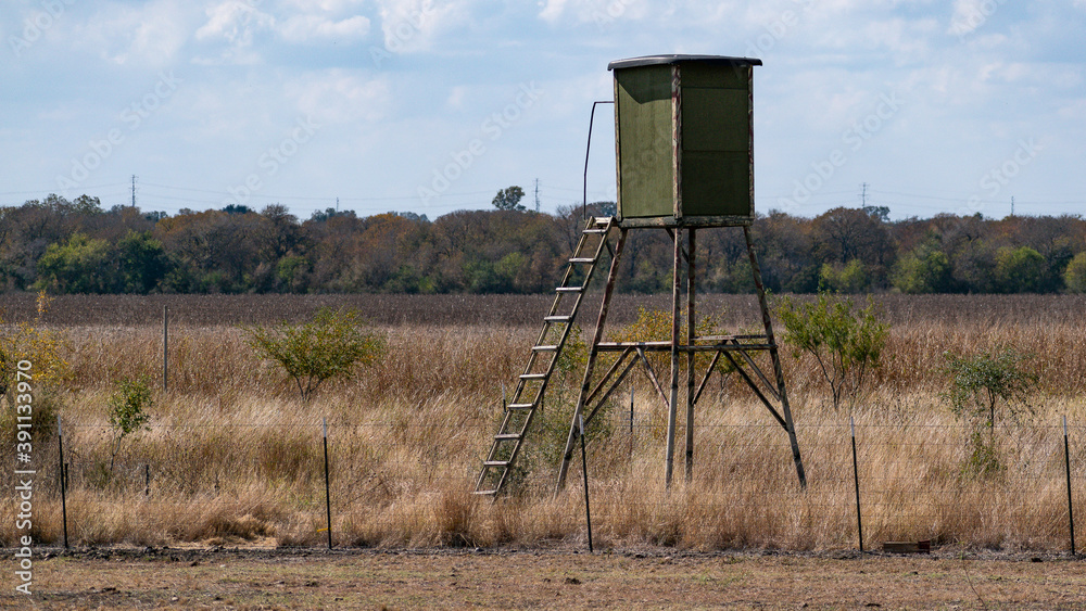 Naklejka premium A hunting blind in an open field