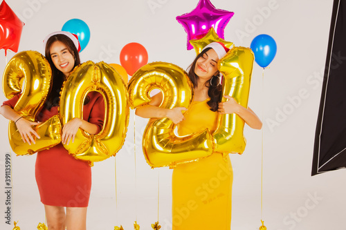 Foto Countdown happiness, model in a fashion studio, Happy New Year and ChristmasBudd