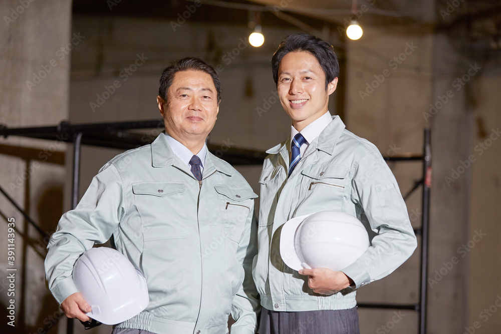 笑顔の作業員 Photos | Adobe Stock