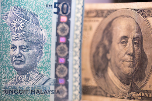 Wallpaper Mural Ringgit Malaysia MYR RM versus American Dollar USD paper notes displayed side by side Torontodigital.ca