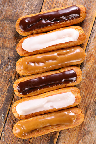 Stampa su tela chocolate, vanilla and coffee eclair- french traditional pastry