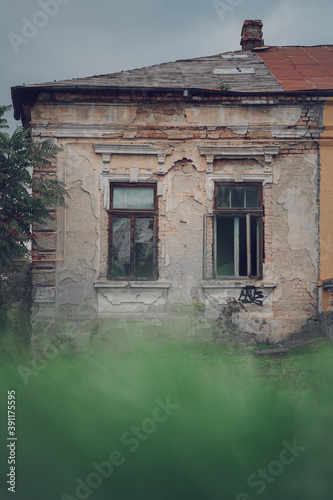 old abandoned house / casa veche in Iasi rapa galbena photo