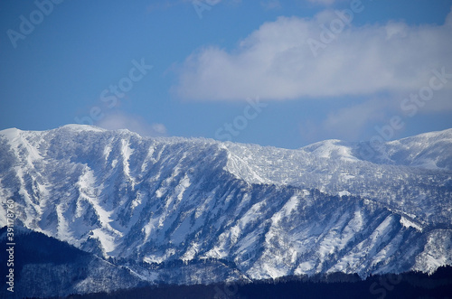 冬の晴天下の竜門山