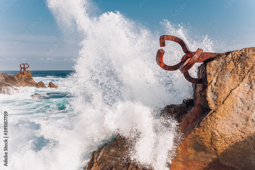 Naklejka premium 'The Comb of the Wind' sculpture in Donostia-San Sebastian, Spain