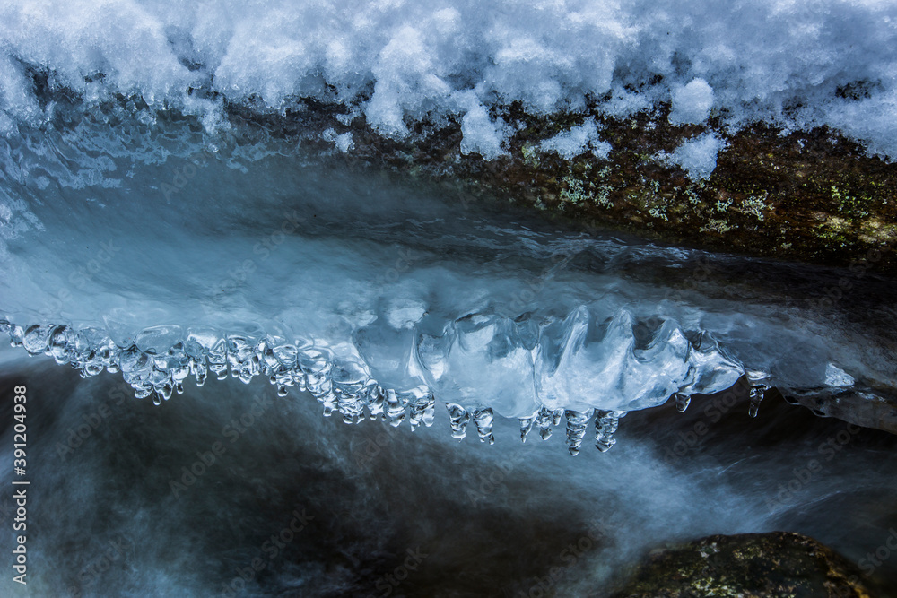 Obraz premium Winter river in Capcir, Cerdagne, Pyrenees, France