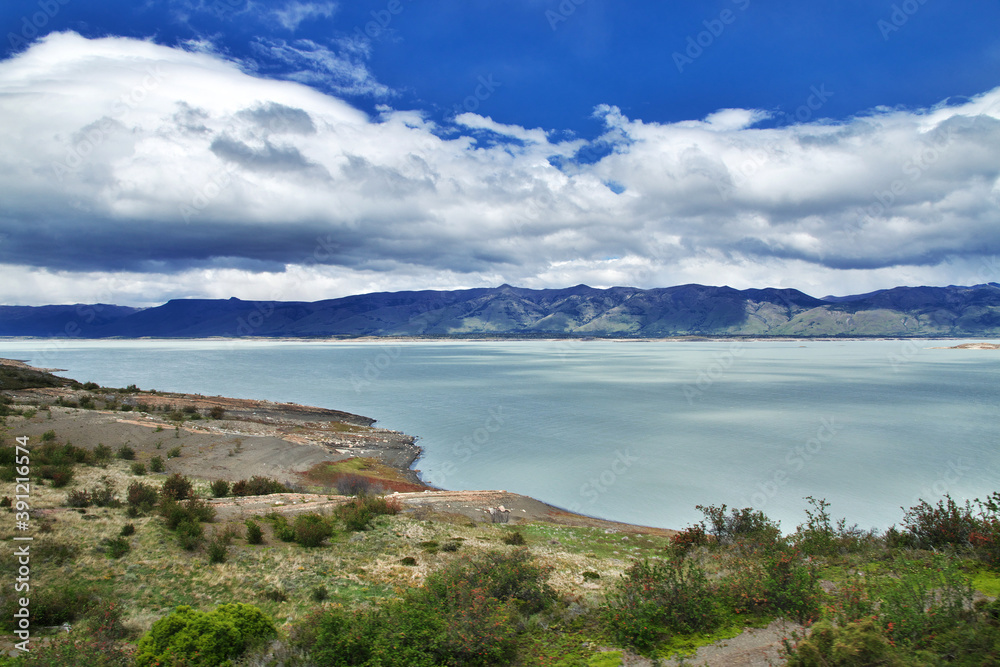 Fototapeta premium Lago argentino lake in El Calafate, Patagonia, Argentina