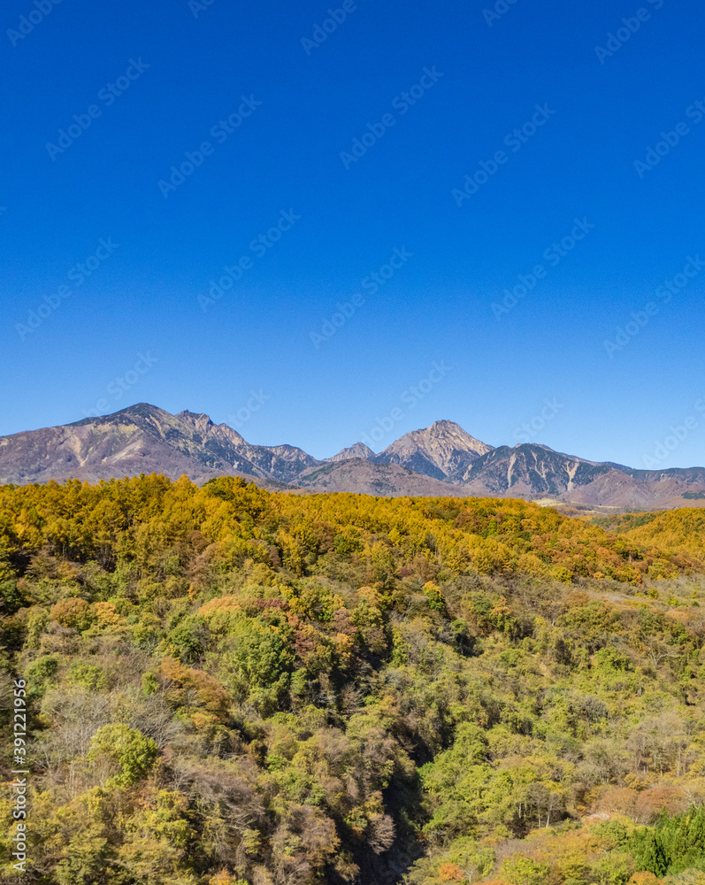 八ヶ岳と紅葉の風景　八ヶ岳中信高原国定公園（日本）