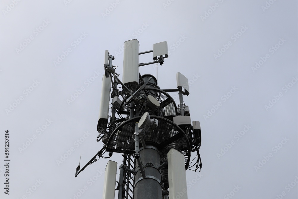 Antenne relais de téléphonie mobile 4G, ville de Corbas, département du Rhône, France