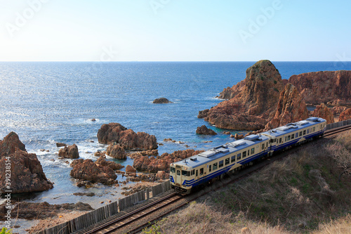 深浦の海岸　五能線　列車 photo