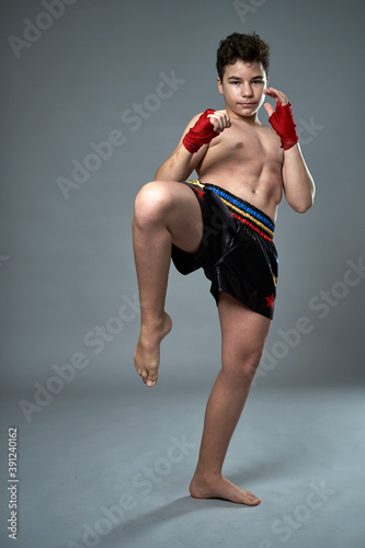 Teenage kickboxer training © Xalanx