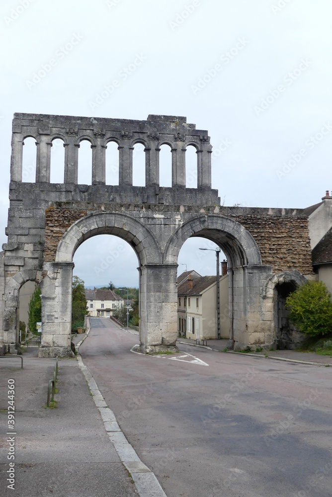 arch of Arroux door