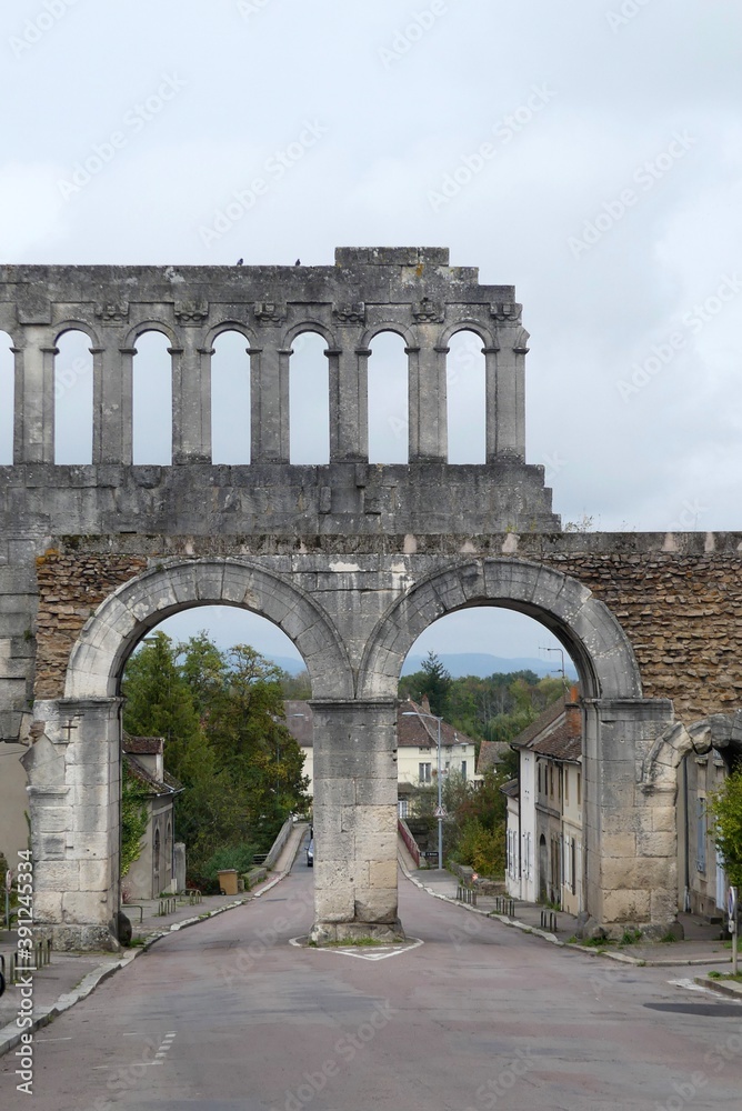 roman aqueduct Arroux door