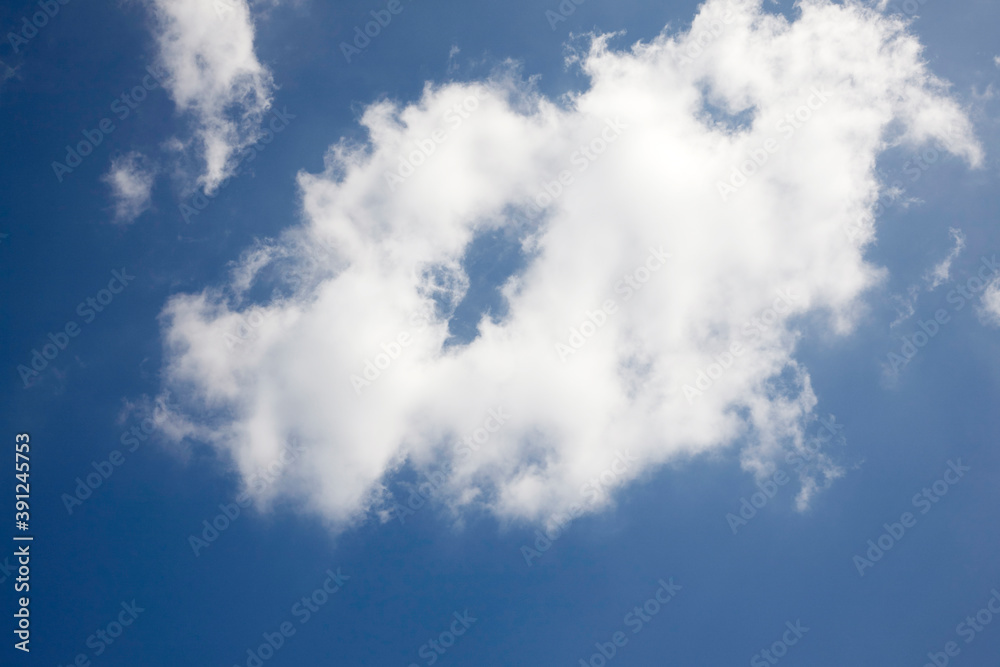 空 空
