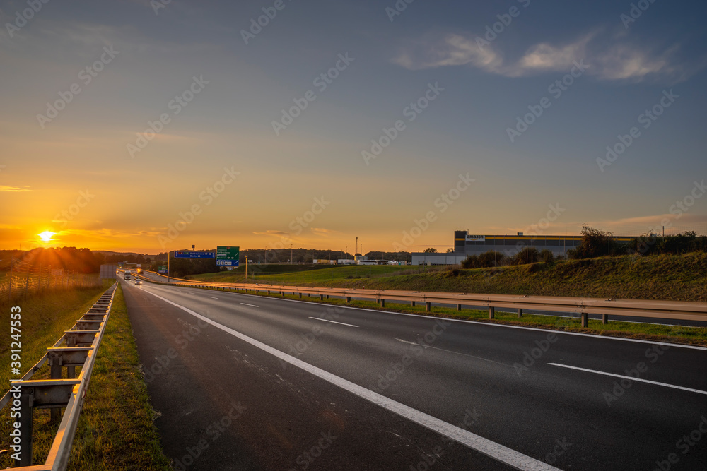 Fototapeta premium sunset over the highway
