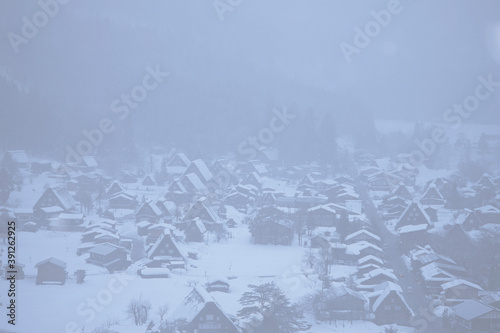 雪景色の白川郷