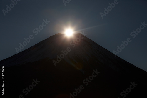 朝霧高原から望むダイヤモンド富士
