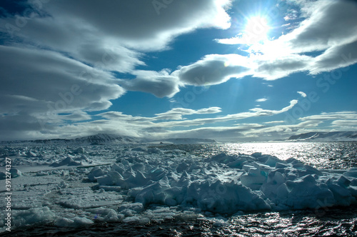 Drift ice Spitsbergen © AGAMI