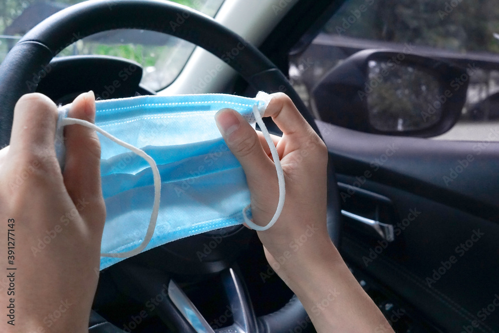 wearing surgical mask before driving the car or out going