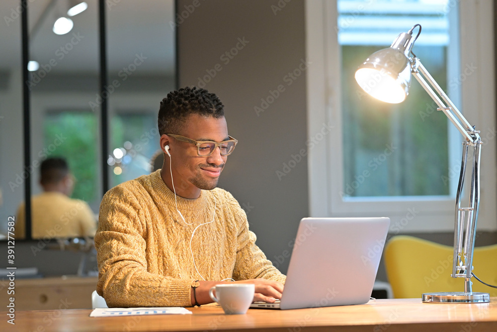 Portrait of african american trendy guy in a distant online call - obrazy, fototapety, plakaty 