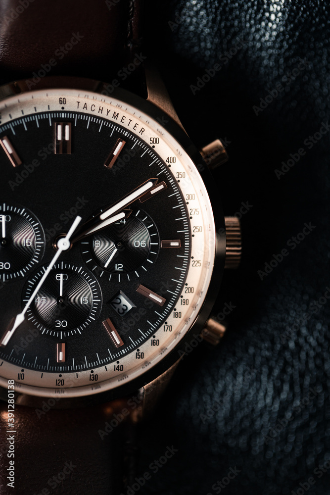 Fototapeta premium wrist watch man wrist watch on Leather Background