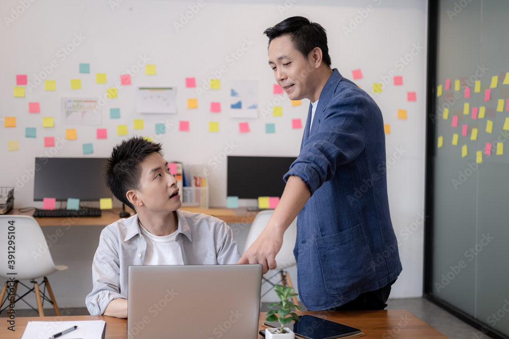 Bosses are scolding their employees for making mistakes, harming the company and suggesting them to improve their work. Bosses are scolding their employees for making mistakes, harming the company and suggesting them to improve their work.