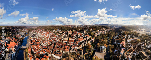 Panorama Luftaufnahme der Stadt Schwäbisch Hall im Frühling