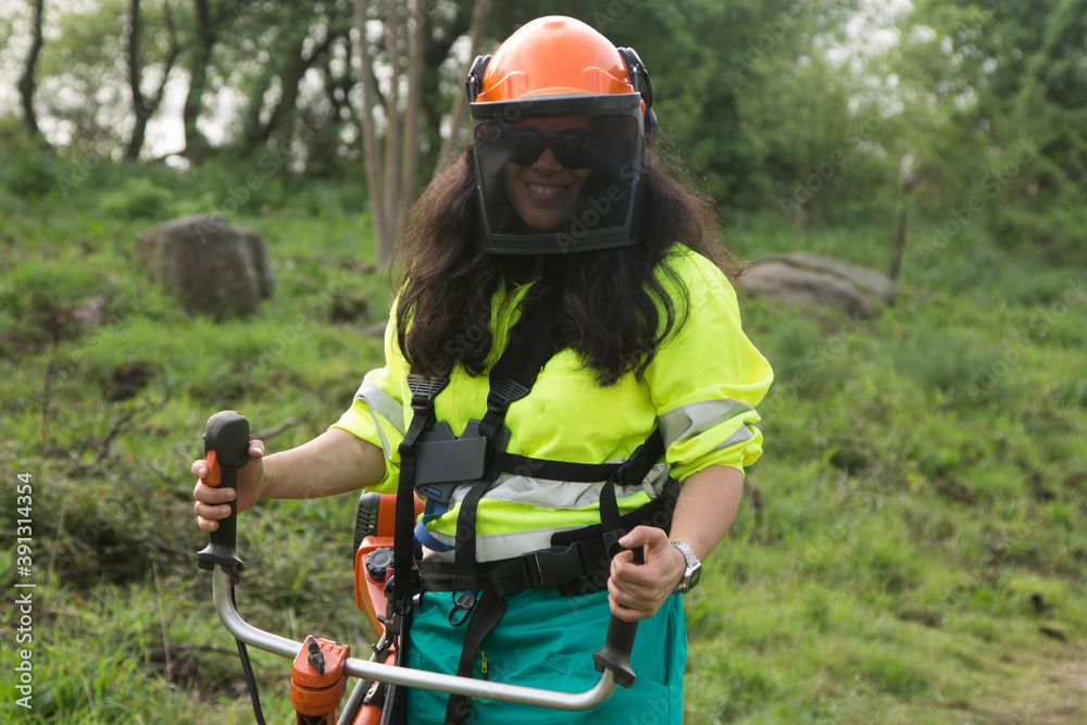 Naklejka premium forest woman working in the forest