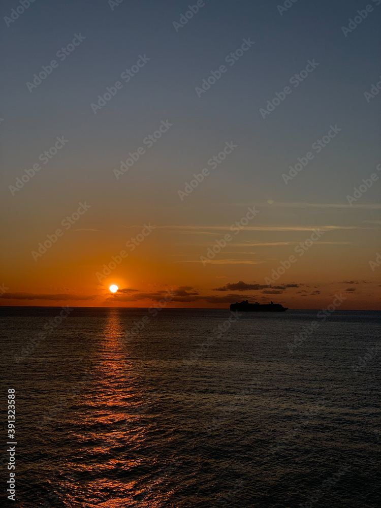 Obraz premium Sunsets at Sea