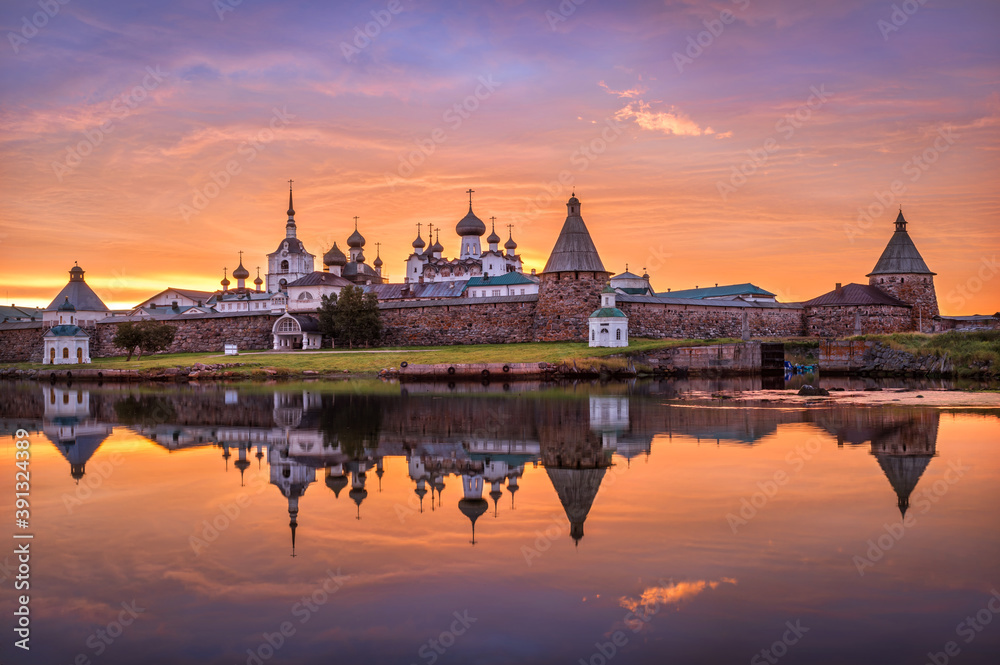 Fototapeta premium Solovetsky Monastery and its reflection dawn orange sky