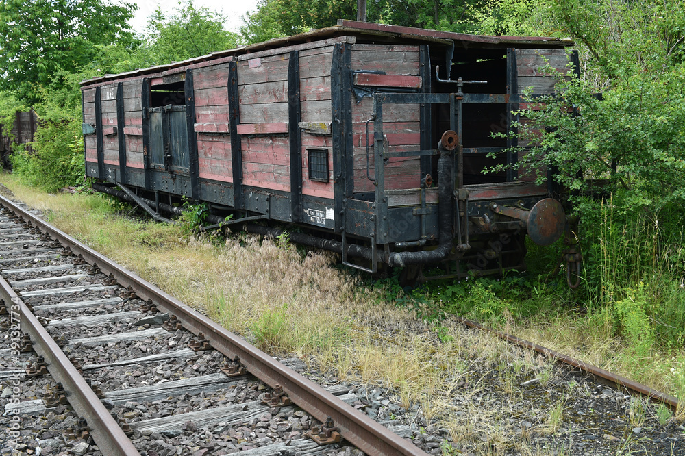 Eisenbahnwaggon auf Abstellgleis Eisenbahnwaggon auf Abstellgleis