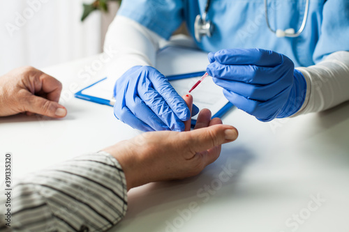 Papier peint NHS UK doctor taking patient blood sample,serologic finger prick PRP blood antib