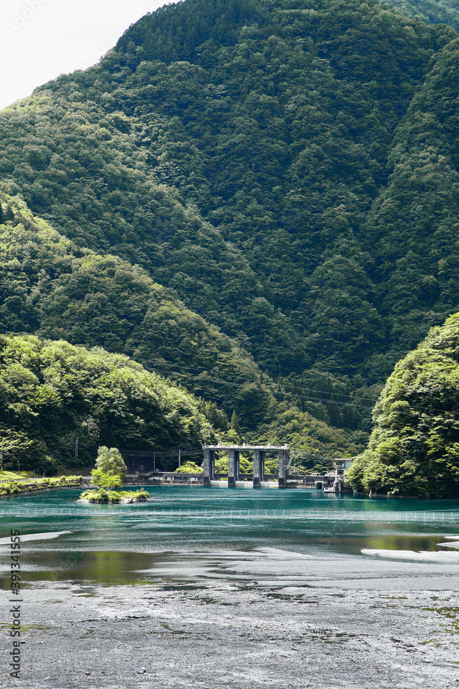 Obraz premium 奈良田湖（西山ダム：早川町）