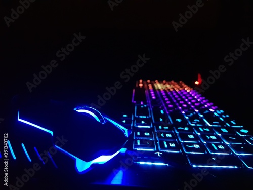 Preparando partida multijugador ordenador gaming photo