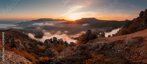 Fototapeta Naklejka Na Ścianę i Meble -  Sunset in the mountains in foggy weather