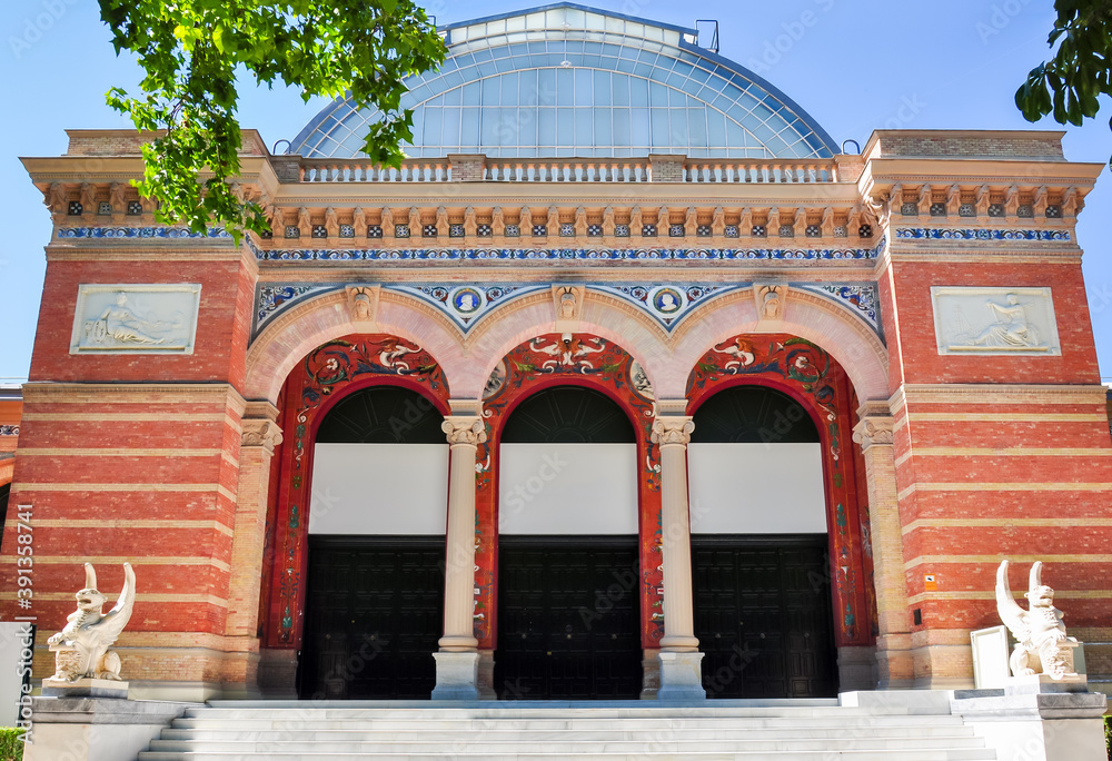 Obraz premium Velazquez Palace in Buen Retiro park, Madrid, Spain