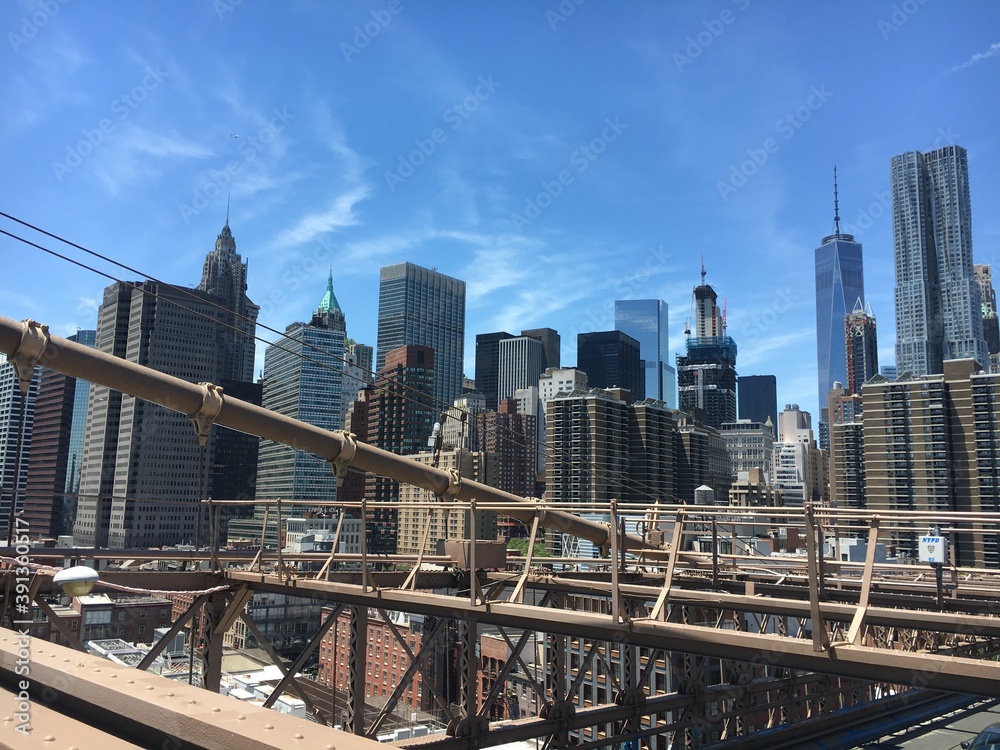 Obraz premium New York/NY/USA - 25-06-2019: A view of an empty Brooklyn Bridge. 