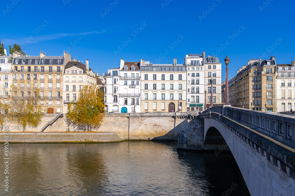 Paris, the Tournelle bridge, beautiful facades quai d’Orleans on the ile Saint-Louis
