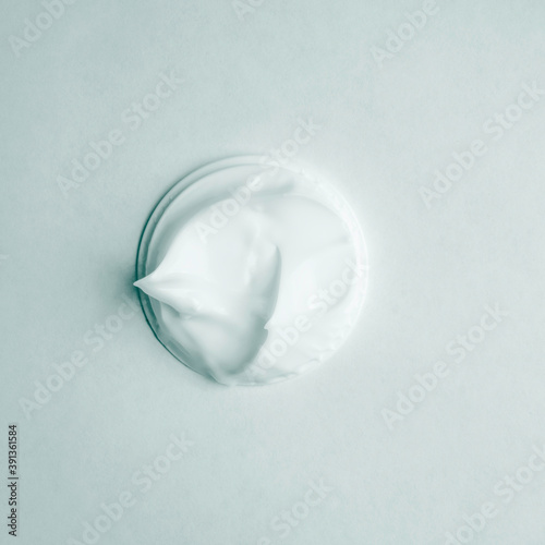 Cosmetic anti aging and moisturizer cream