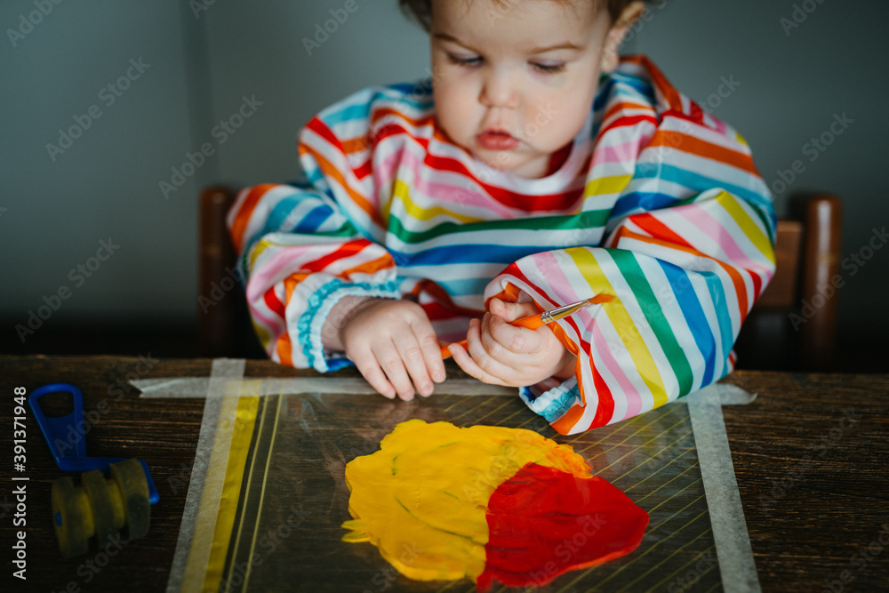 Toddler mess free finger painting with plastic bag (sensory play) Toddler mess free finger painting with plastic bag (sensory play)