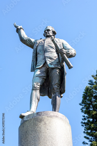 Canvas Print Captain cook statue.