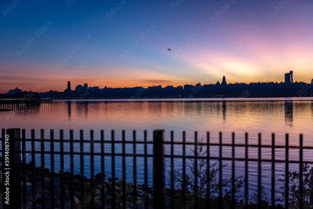 Obraz premium New York City Sunrise Skyline From Edgewater New Jersey 