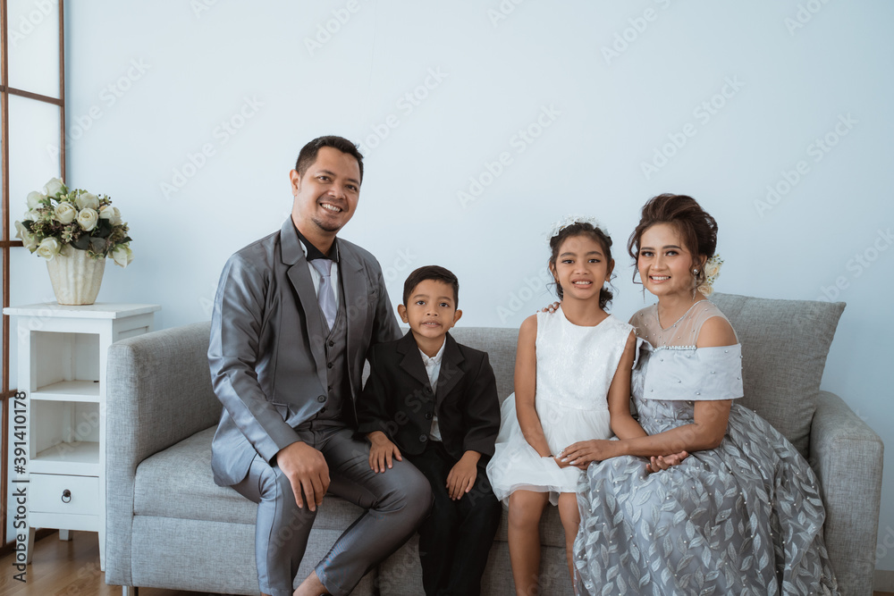 Fototapeta premium Portrait of a happy family with modern clothes. Family photo concept in the living room