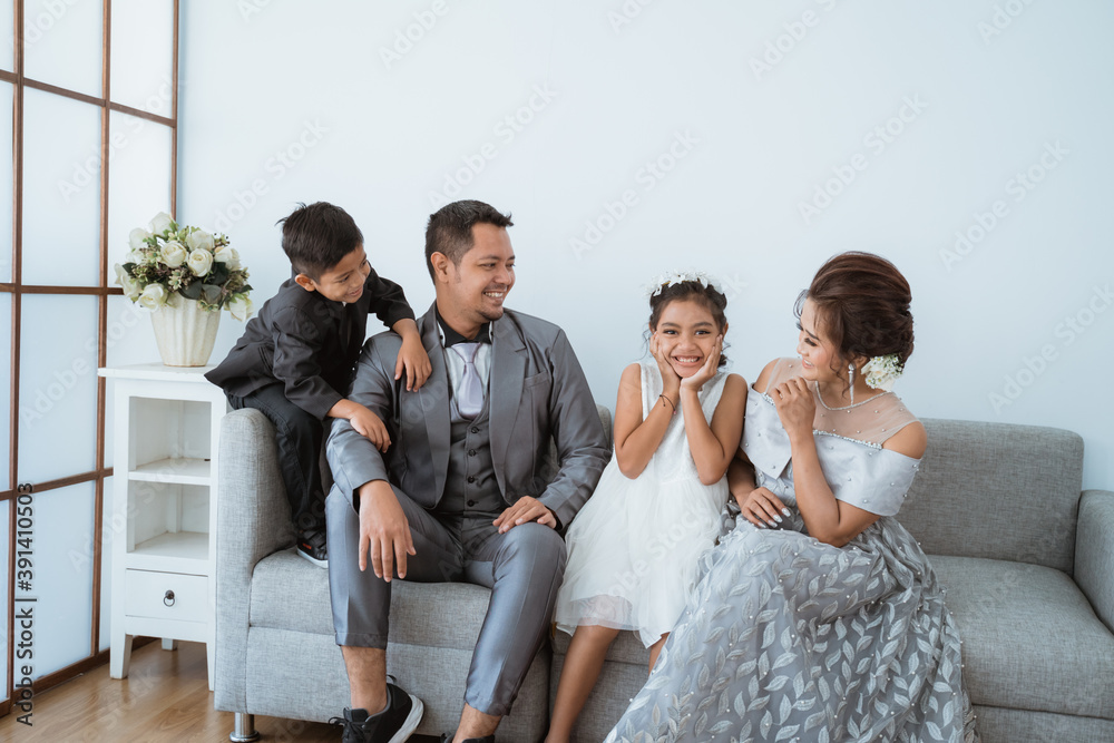 Portrait of a happy family with modern clothes. Family photo concept in the living room Portrait of a happy family with modern clothes. Family photo concept in the living room