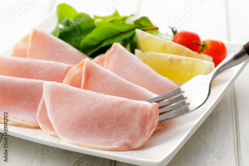 Quadro su tela 豚ロースハムの皿盛り　Served pork loin ham with salad