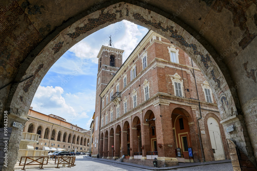 Obraz premium Le centre historique de la ville de Fabriano en Italie, région des Marches