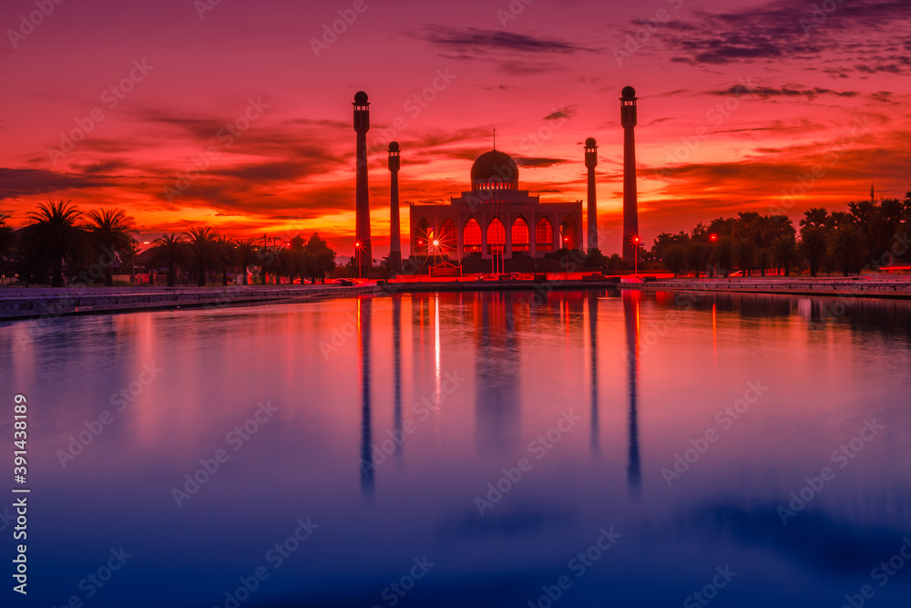 Landscape of central mosque at twilight time, Hat yai,Songkhla, Beautiful destination place of southern part Thailand and Asia